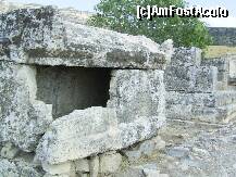 [P04] Hierapolis - Vestigiile unui mormant antic. » foto by iulianic
 - 
<span class="allrVoted glyphicon glyphicon-heart hidden" id="av272267"></span>
<a class="m-l-10 hidden" id="sv272267" onclick="voting_Foto_DelVot(,272267,3039)" role="button">șterge vot <span class="glyphicon glyphicon-remove"></span></a>
<a id="v9272267" class=" c-red"  onclick="voting_Foto_SetVot(272267)" role="button"><span class="glyphicon glyphicon-heart-empty"></span> <b>LIKE</b> = Votează poza</a> <img class="hidden"  id="f272267W9" src="/imagini/loader.gif" border="0" /><span class="AjErrMes hidden" id="e272267ErM"></span>