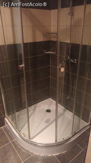 [P06] Cabina de dus » foto by Iulia Roxana
 - 
<span class="allrVoted glyphicon glyphicon-heart hidden" id="av1504738"></span>
<a class="m-l-10 hidden" id="sv1504738" onclick="voting_Foto_DelVot(,1504738,3073)" role="button">șterge vot <span class="glyphicon glyphicon-remove"></span></a>
<a id="v91504738" class=" c-red"  onclick="voting_Foto_SetVot(1504738)" role="button"><span class="glyphicon glyphicon-heart-empty"></span> <b>LIKE</b> = Votează poza</a> <img class="hidden"  id="f1504738W9" src="/imagini/loader.gif" border="0" /><span class="AjErrMes hidden" id="e1504738ErM"></span>