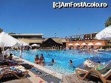 [P17] piscina principala si barul pe fundal » foto by sunnyday07
 - 
<span class="allrVoted glyphicon glyphicon-heart hidden" id="av256004"></span>
<a class="m-l-10 hidden" id="sv256004" onclick="voting_Foto_DelVot(,256004,3101)" role="button">șterge vot <span class="glyphicon glyphicon-remove"></span></a>
<a id="v9256004" class=" c-red"  onclick="voting_Foto_SetVot(256004)" role="button"><span class="glyphicon glyphicon-heart-empty"></span> <b>LIKE</b> = Votează poza</a> <img class="hidden"  id="f256004W9" src="/imagini/loader.gif" border="0" /><span class="AjErrMes hidden" id="e256004ErM"></span>