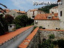 [P10] Budva vechiul oras - o cetata micuta, plina de cafenele, mici restaurante sau magazine de suveniruri, in care localnicii locuiesc in case mici de piatra pe strazi inghesuite.  » foto by dmi
 - 
<span class="allrVoted glyphicon glyphicon-heart hidden" id="av448225"></span>
<a class="m-l-10 hidden" id="sv448225" onclick="voting_Foto_DelVot(,448225,3106)" role="button">șterge vot <span class="glyphicon glyphicon-remove"></span></a>
<a id="v9448225" class=" c-red"  onclick="voting_Foto_SetVot(448225)" role="button"><span class="glyphicon glyphicon-heart-empty"></span> <b>LIKE</b> = Votează poza</a> <img class="hidden"  id="f448225W9" src="/imagini/loader.gif" border="0" /><span class="AjErrMes hidden" id="e448225ErM"></span>