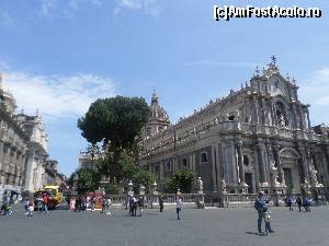 [P01] Duomul orasului, in stanga este trenuletul turistic pentru excursia de 35 de minute la cele mai cunoscute obiective istorice si culturale ale orasului » foto by amero
 - 
<span class="allrVoted glyphicon glyphicon-heart hidden" id="av674824"></span>
<a class="m-l-10 hidden" id="sv674824" onclick="voting_Foto_DelVot(,674824,3109)" role="button">șterge vot <span class="glyphicon glyphicon-remove"></span></a>
<a id="v9674824" class=" c-red"  onclick="voting_Foto_SetVot(674824)" role="button"><span class="glyphicon glyphicon-heart-empty"></span> <b>LIKE</b> = Votează poza</a> <img class="hidden"  id="f674824W9" src="/imagini/loader.gif" border="0" /><span class="AjErrMes hidden" id="e674824ErM"></span>