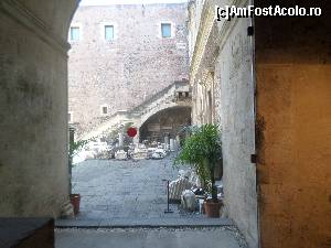 [P25] in spatiul curtii interioare a Castelului Ursino se afla foarte multe vestigii romane » foto by amero
 - 
<span class="allrVoted glyphicon glyphicon-heart hidden" id="av680409"></span>
<a class="m-l-10 hidden" id="sv680409" onclick="voting_Foto_DelVot(,680409,3109)" role="button">șterge vot <span class="glyphicon glyphicon-remove"></span></a>
<a id="v9680409" class=" c-red"  onclick="voting_Foto_SetVot(680409)" role="button"><span class="glyphicon glyphicon-heart-empty"></span> <b>LIKE</b> = Votează poza</a> <img class="hidden"  id="f680409W9" src="/imagini/loader.gif" border="0" /><span class="AjErrMes hidden" id="e680409ErM"></span>