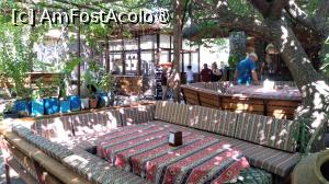 [P93] Cafeneaua Poyraz aflată chiar la intrarea în Kayakoy. Aici poți savura o cafea turcească, un ceai fierbinte sau o răcoritoare. Alături există un mic magazin de suveniruri. » foto by ovidiuyepi
 - 
<span class="allrVoted glyphicon glyphicon-heart hidden" id="av1506699"></span>
<a class="m-l-10 hidden" id="sv1506699" onclick="voting_Foto_DelVot(,1506699,3123)" role="button">șterge vot <span class="glyphicon glyphicon-remove"></span></a>
<a id="v91506699" class=" c-red"  onclick="voting_Foto_SetVot(1506699)" role="button"><span class="glyphicon glyphicon-heart-empty"></span> <b>LIKE</b> = Votează poza</a> <img class="hidden"  id="f1506699W9" src="/imagini/loader.gif" border="0" /><span class="AjErrMes hidden" id="e1506699ErM"></span>