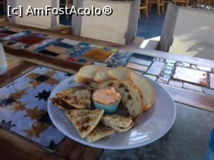 [P06] Cum se aducea painea la acelasi beach bar Tigaki » foto by Biankita
 - 
<span class="allrVoted glyphicon glyphicon-heart hidden" id="av998081"></span>
<a class="m-l-10 hidden" id="sv998081" onclick="voting_Foto_DelVot(,998081,3145)" role="button">șterge vot <span class="glyphicon glyphicon-remove"></span></a>
<a id="v9998081" class=" c-red"  onclick="voting_Foto_SetVot(998081)" role="button"><span class="glyphicon glyphicon-heart-empty"></span> <b>LIKE</b> = Votează poza</a> <img class="hidden"  id="f998081W9" src="/imagini/loader.gif" border="0" /><span class="AjErrMes hidden" id="e998081ErM"></span>