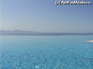 [P52] Suntem in Kos. Da’ acum ce mai facem? Piscina “Infinity pool”, hotelul Michelangelo unde am fost cazati. Este o iluzie optica bine gandita, aceea ca piscina s-ar sfarsi in mare. Superba :)  » foto by vega06
 - 
<span class="allrVoted glyphicon glyphicon-heart hidden" id="av637737"></span>
<a class="m-l-10 hidden" id="sv637737" onclick="voting_Foto_DelVot(,637737,3145)" role="button">șterge vot <span class="glyphicon glyphicon-remove"></span></a>
<a id="v9637737" class=" c-red"  onclick="voting_Foto_SetVot(637737)" role="button"><span class="glyphicon glyphicon-heart-empty"></span> <b>LIKE</b> = Votează poza</a> <img class="hidden"  id="f637737W9" src="/imagini/loader.gif" border="0" /><span class="AjErrMes hidden" id="e637737ErM"></span>