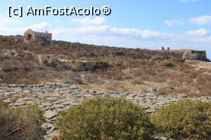 [P27] Creta, Insula Gramvousa, Platoul fortăreței cu tufe verzi și Biserica Panagia Kleftrina, vom merge spre ea.... » foto by mprofeanu
 - 
<span class="allrVoted glyphicon glyphicon-heart hidden" id="av1297336"></span>
<a class="m-l-10 hidden" id="sv1297336" onclick="voting_Foto_DelVot(,1297336,3159)" role="button">șterge vot <span class="glyphicon glyphicon-remove"></span></a>
<a id="v91297336" class=" c-red"  onclick="voting_Foto_SetVot(1297336)" role="button"><span class="glyphicon glyphicon-heart-empty"></span> <b>LIKE</b> = Votează poza</a> <img class="hidden"  id="f1297336W9" src="/imagini/loader.gif" border="0" /><span class="AjErrMes hidden" id="e1297336ErM"></span>