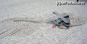 [P04] Memorialul Jan Palach din Piata Weaceslav, ridicat pe locul in care acesta s-a autoincendiat in 1969.  » foto by CatalinC
 - 
<span class="allrVoted glyphicon glyphicon-heart hidden" id="av573917"></span>
<a class="m-l-10 hidden" id="sv573917" onclick="voting_Foto_DelVot(,573917,3167)" role="button">șterge vot <span class="glyphicon glyphicon-remove"></span></a>
<a id="v9573917" class=" c-red"  onclick="voting_Foto_SetVot(573917)" role="button"><span class="glyphicon glyphicon-heart-empty"></span> <b>LIKE</b> = Votează poza</a> <img class="hidden"  id="f573917W9" src="/imagini/loader.gif" border="0" /><span class="AjErrMes hidden" id="e573917ErM"></span>