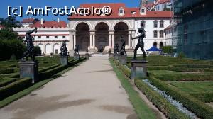 [P20] În fundal Senatul Republicii Cehe (Palatul Wallenstein) din oraşul Praga, Cehia.  » foto by traian.leuca †
 - 
<span class="allrVoted glyphicon glyphicon-heart hidden" id="av801042"></span>
<a class="m-l-10 hidden" id="sv801042" onclick="voting_Foto_DelVot(,801042,3167)" role="button">șterge vot <span class="glyphicon glyphicon-remove"></span></a>
<a id="v9801042" class=" c-red"  onclick="voting_Foto_SetVot(801042)" role="button"><span class="glyphicon glyphicon-heart-empty"></span> <b>LIKE</b> = Votează poza</a> <img class="hidden"  id="f801042W9" src="/imagini/loader.gif" border="0" /><span class="AjErrMes hidden" id="e801042ErM"></span>