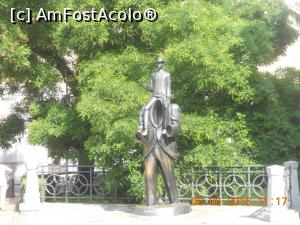 [P02] statuia lui Kafka din fata sinagogii Spaniole » foto by zlatna
 - 
<span class="allrVoted glyphicon glyphicon-heart hidden" id="av800332"></span>
<a class="m-l-10 hidden" id="sv800332" onclick="voting_Foto_DelVot(,800332,3167)" role="button">șterge vot <span class="glyphicon glyphicon-remove"></span></a>
<a id="v9800332" class=" c-red"  onclick="voting_Foto_SetVot(800332)" role="button"><span class="glyphicon glyphicon-heart-empty"></span> <b>LIKE</b> = Votează poza</a> <img class="hidden"  id="f800332W9" src="/imagini/loader.gif" border="0" /><span class="AjErrMes hidden" id="e800332ErM"></span>