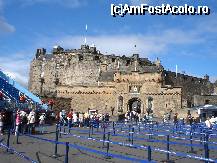 [P18] intrarea in castel, cu locul unde se pregatea parada militara scotiana...edinburgh military tattoo... » foto by rudy
 - 
<span class="allrVoted glyphicon glyphicon-heart hidden" id="av23286"></span>
<a class="m-l-10 hidden" id="sv23286" onclick="voting_Foto_DelVot(,23286,3179)" role="button">șterge vot <span class="glyphicon glyphicon-remove"></span></a>
<a id="v923286" class=" c-red"  onclick="voting_Foto_SetVot(23286)" role="button"><span class="glyphicon glyphicon-heart-empty"></span> <b>LIKE</b> = Votează poza</a> <img class="hidden"  id="f23286W9" src="/imagini/loader.gif" border="0" /><span class="AjErrMes hidden" id="e23286ErM"></span>