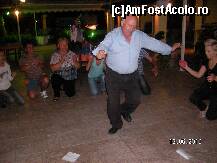 [P17] romani care stiu sa se distreze.... dansatorul este chiar patronul tavernei..... » foto by lygya7
 - 
<span class="allrVoted glyphicon glyphicon-heart hidden" id="av109536"></span>
<a class="m-l-10 hidden" id="sv109536" onclick="voting_Foto_DelVot(,109536,3194)" role="button">șterge vot <span class="glyphicon glyphicon-remove"></span></a>
<a id="v9109536" class=" c-red"  onclick="voting_Foto_SetVot(109536)" role="button"><span class="glyphicon glyphicon-heart-empty"></span> <b>LIKE</b> = Votează poza</a> <img class="hidden"  id="f109536W9" src="/imagini/loader.gif" border="0" /><span class="AjErrMes hidden" id="e109536ErM"></span>
