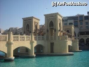 [P06] Podul peste piscina cu fantani, care face legatura intre piata pietonala si Souk-ul Al Bahar » foto by cryss27
 - 
<span class="allrVoted glyphicon glyphicon-heart hidden" id="av408777"></span>
<a class="m-l-10 hidden" id="sv408777" onclick="voting_Foto_DelVot(,408777,3199)" role="button">șterge vot <span class="glyphicon glyphicon-remove"></span></a>
<a id="v9408777" class=" c-red"  onclick="voting_Foto_SetVot(408777)" role="button"><span class="glyphicon glyphicon-heart-empty"></span> <b>LIKE</b> = Votează poza</a> <img class="hidden"  id="f408777W9" src="/imagini/loader.gif" border="0" /><span class="AjErrMes hidden" id="e408777ErM"></span>