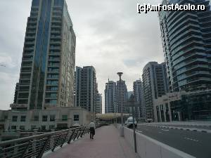 [P04] Dubai Marina - pe podul care duce spre plaja, in spate se vede statia de metrou » foto by cryss27
 - 
<span class="allrVoted glyphicon glyphicon-heart hidden" id="av408963"></span>
<a class="m-l-10 hidden" id="sv408963" onclick="voting_Foto_DelVot(,408963,3199)" role="button">șterge vot <span class="glyphicon glyphicon-remove"></span></a>
<a id="v9408963" class=" c-red"  onclick="voting_Foto_SetVot(408963)" role="button"><span class="glyphicon glyphicon-heart-empty"></span> <b>LIKE</b> = Votează poza</a> <img class="hidden"  id="f408963W9" src="/imagini/loader.gif" border="0" /><span class="AjErrMes hidden" id="e408963ErM"></span>