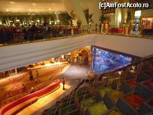 [P43] Imagine de sus spre holul de la intrare in Burj Al Arab » foto by cryss27
 - 
<span class="allrVoted glyphicon glyphicon-heart hidden" id="av409002"></span>
<a class="m-l-10 hidden" id="sv409002" onclick="voting_Foto_DelVot(,409002,3199)" role="button">șterge vot <span class="glyphicon glyphicon-remove"></span></a>
<a id="v9409002" class=" c-red"  onclick="voting_Foto_SetVot(409002)" role="button"><span class="glyphicon glyphicon-heart-empty"></span> <b>LIKE</b> = Votează poza</a> <img class="hidden"  id="f409002W9" src="/imagini/loader.gif" border="0" /><span class="AjErrMes hidden" id="e409002ErM"></span>