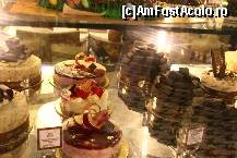 [P19] In cofetaria din Dubai Mall...de fapt una dintre ele » foto by liviadavidescu
 - 
<span class="allrVoted glyphicon glyphicon-heart hidden" id="av323694"></span>
<a class="m-l-10 hidden" id="sv323694" onclick="voting_Foto_DelVot(,323694,3199)" role="button">șterge vot <span class="glyphicon glyphicon-remove"></span></a>
<a id="v9323694" class=" c-red"  onclick="voting_Foto_SetVot(323694)" role="button"><span class="glyphicon glyphicon-heart-empty"></span> <b>LIKE</b> = Votează poza</a> <img class="hidden"  id="f323694W9" src="/imagini/loader.gif" border="0" /><span class="AjErrMes hidden" id="e323694ErM"></span>