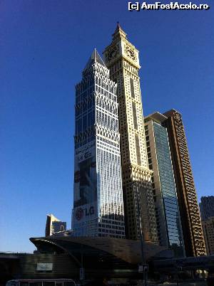 [P05] Emirates Towers » foto by sorin249
 - 
<span class="allrVoted glyphicon glyphicon-heart hidden" id="av526384"></span>
<a class="m-l-10 hidden" id="sv526384" onclick="voting_Foto_DelVot(,526384,3199)" role="button">șterge vot <span class="glyphicon glyphicon-remove"></span></a>
<a id="v9526384" class=" c-red"  onclick="voting_Foto_SetVot(526384)" role="button"><span class="glyphicon glyphicon-heart-empty"></span> <b>LIKE</b> = Votează poza</a> <img class="hidden"  id="f526384W9" src="/imagini/loader.gif" border="0" /><span class="AjErrMes hidden" id="e526384ErM"></span>