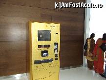 [P24] Bancomatul de aur :)) din Burj Khalifa,adica bagi cardu' si cade lingoul :)) » foto by Angelinne
 - 
<span class="allrVoted glyphicon glyphicon-heart hidden" id="av331128"></span>
<a class="m-l-10 hidden" id="sv331128" onclick="voting_Foto_DelVot(,331128,3199)" role="button">șterge vot <span class="glyphicon glyphicon-remove"></span></a>
<a id="v9331128" class=" c-red"  onclick="voting_Foto_SetVot(331128)" role="button"><span class="glyphicon glyphicon-heart-empty"></span> <b>LIKE</b> = Votează poza</a> <img class="hidden"  id="f331128W9" src="/imagini/loader.gif" border="0" /><span class="AjErrMes hidden" id="e331128ErM"></span>