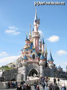 [P02] Castelul Frumoasei Adormite, unde se desfasoara spectacolul de lumini si artificii seara » foto by chris_ciu
 - 
<span class="allrVoted glyphicon glyphicon-heart hidden" id="av416679"></span>
<a class="m-l-10 hidden" id="sv416679" onclick="voting_Foto_DelVot(,416679,3203)" role="button">șterge vot <span class="glyphicon glyphicon-remove"></span></a>
<a id="v9416679" class=" c-red"  onclick="voting_Foto_SetVot(416679)" role="button"><span class="glyphicon glyphicon-heart-empty"></span> <b>LIKE</b> = Votează poza</a> <img class="hidden"  id="f416679W9" src="/imagini/loader.gif" border="0" /><span class="AjErrMes hidden" id="e416679ErM"></span>