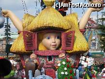 [P05] Parada de la ora 17 - casuta lui Alice » foto by chris_ciu
 - 
<span class="allrVoted glyphicon glyphicon-heart hidden" id="av416682"></span>
<a class="m-l-10 hidden" id="sv416682" onclick="voting_Foto_DelVot(,416682,3203)" role="button">șterge vot <span class="glyphicon glyphicon-remove"></span></a>
<a id="v9416682" class=" c-red"  onclick="voting_Foto_SetVot(416682)" role="button"><span class="glyphicon glyphicon-heart-empty"></span> <b>LIKE</b> = Votează poza</a> <img class="hidden"  id="f416682W9" src="/imagini/loader.gif" border="0" /><span class="AjErrMes hidden" id="e416682ErM"></span>