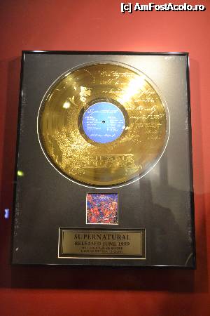 [P22] Al 17-lea CD al lui Santana, de 15 ori platina. Tot pe wall of fame -ul de la intrarea in roller coaster » foto by MCM
 - 
<span class="allrVoted glyphicon glyphicon-heart hidden" id="av369924"></span>
<a class="m-l-10 hidden" id="sv369924" onclick="voting_Foto_DelVot(,369924,3203)" role="button">șterge vot <span class="glyphicon glyphicon-remove"></span></a>
<a id="v9369924" class=" c-red"  onclick="voting_Foto_SetVot(369924)" role="button"><span class="glyphicon glyphicon-heart-empty"></span> <b>LIKE</b> = Votează poza</a> <img class="hidden"  id="f369924W9" src="/imagini/loader.gif" border="0" /><span class="AjErrMes hidden" id="e369924ErM"></span>