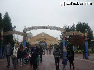 [P02] intrarea in disney studio » foto by bogdan 75
 - 
<span class="allrVoted glyphicon glyphicon-heart hidden" id="av385081"></span>
<a class="m-l-10 hidden" id="sv385081" onclick="voting_Foto_DelVot(,385081,3203)" role="button">șterge vot <span class="glyphicon glyphicon-remove"></span></a>
<a id="v9385081" class=" c-red"  onclick="voting_Foto_SetVot(385081)" role="button"><span class="glyphicon glyphicon-heart-empty"></span> <b>LIKE</b> = Votează poza</a> <img class="hidden"  id="f385081W9" src="/imagini/loader.gif" border="0" /><span class="AjErrMes hidden" id="e385081ErM"></span>