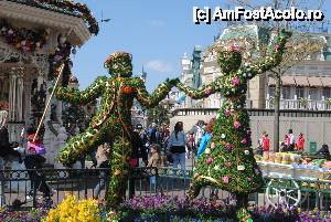 [P04] Pe Main Street... diverse decoratiuni din flori si arbusti!  » foto by raly
 - 
<span class="allrVoted glyphicon glyphicon-heart hidden" id="av513279"></span>
<a class="m-l-10 hidden" id="sv513279" onclick="voting_Foto_DelVot(,513279,3203)" role="button">șterge vot <span class="glyphicon glyphicon-remove"></span></a>
<a id="v9513279" class=" c-red"  onclick="voting_Foto_SetVot(513279)" role="button"><span class="glyphicon glyphicon-heart-empty"></span> <b>LIKE</b> = Votează poza</a> <img class="hidden"  id="f513279W9" src="/imagini/loader.gif" border="0" /><span class="AjErrMes hidden" id="e513279ErM"></span>