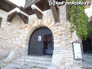 [P24] Intrarea principală în castel » foto by Marian Preda
 - 
<span class="allrVoted glyphicon glyphicon-heart hidden" id="av636945"></span>
<a class="m-l-10 hidden" id="sv636945" onclick="voting_Foto_DelVot(,636945,3210)" role="button">șterge vot <span class="glyphicon glyphicon-remove"></span></a>
<a id="v9636945" class=" c-red"  onclick="voting_Foto_SetVot(636945)" role="button"><span class="glyphicon glyphicon-heart-empty"></span> <b>LIKE</b> = Votează poza</a> <img class="hidden"  id="f636945W9" src="/imagini/loader.gif" border="0" /><span class="AjErrMes hidden" id="e636945ErM"></span>