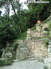 [P23] 26.07.2010 Balcik - alta varianta de acces catre gradinile suspendate. Langa terasamente, din loc in loc sunt bancute de piatra. Te poti opri oriunde sa-ti tragi sufletul, dar mai ales sa respiri aerul ce vine dinspre mare si sa admiri natura » foto by essib*
 - 
<span class="allrVoted glyphicon glyphicon-heart hidden" id="av287882"></span>
<a class="m-l-10 hidden" id="sv287882" onclick="voting_Foto_DelVot(,287882,3210)" role="button">șterge vot <span class="glyphicon glyphicon-remove"></span></a>
<a id="v9287882" class=" c-red"  onclick="voting_Foto_SetVot(287882)" role="button"><span class="glyphicon glyphicon-heart-empty"></span> <b>LIKE</b> = Votează poza</a> <img class="hidden"  id="f287882W9" src="/imagini/loader.gif" border="0" /><span class="AjErrMes hidden" id="e287882ErM"></span>