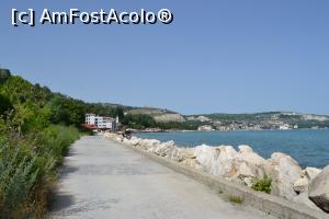 [P41] Vedere spre Balcic de pe promenada (drumul meu de intoarcere spre Albena)  » foto by AZE
 - 
<span class="allrVoted glyphicon glyphicon-heart hidden" id="av753729"></span>
<a class="m-l-10 hidden" id="sv753729" onclick="voting_Foto_DelVot(,753729,3210)" role="button">șterge vot <span class="glyphicon glyphicon-remove"></span></a>
<a id="v9753729" class=" c-red"  onclick="voting_Foto_SetVot(753729)" role="button"><span class="glyphicon glyphicon-heart-empty"></span> <b>LIKE</b> = Votează poza</a> <img class="hidden"  id="f753729W9" src="/imagini/loader.gif" border="0" /><span class="AjErrMes hidden" id="e753729ErM"></span>