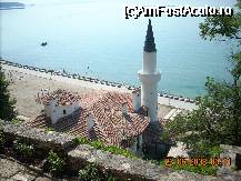[P02] Coboram dealul dinspre gradina catre castel. Se observa marea linistita si plaja cu turisti » foto by c_d
 - 
<span class="allrVoted glyphicon glyphicon-heart hidden" id="av55414"></span>
<a class="m-l-10 hidden" id="sv55414" onclick="voting_Foto_DelVot(,55414,3210)" role="button">șterge vot <span class="glyphicon glyphicon-remove"></span></a>
<a id="v955414" class=" c-red"  onclick="voting_Foto_SetVot(55414)" role="button"><span class="glyphicon glyphicon-heart-empty"></span> <b>LIKE</b> = Votează poza</a> <img class="hidden"  id="f55414W9" src="/imagini/loader.gif" border="0" /><span class="AjErrMes hidden" id="e55414ErM"></span>