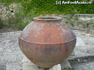 [P26] Vas mare de lut din Grădina Valul Albastru » foto by irinad
 - 
<span class="allrVoted glyphicon glyphicon-heart hidden" id="av652418"></span>
<a class="m-l-10 hidden" id="sv652418" onclick="voting_Foto_DelVot(,652418,3210)" role="button">șterge vot <span class="glyphicon glyphicon-remove"></span></a>
<a id="v9652418" class=" c-red"  onclick="voting_Foto_SetVot(652418)" role="button"><span class="glyphicon glyphicon-heart-empty"></span> <b>LIKE</b> = Votează poza</a> <img class="hidden"  id="f652418W9" src="/imagini/loader.gif" border="0" /><span class="AjErrMes hidden" id="e652418ErM"></span>
