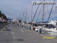 P05 [APR-2012] Cateva iahturi din port. In spate se vede un vas de croaziera.