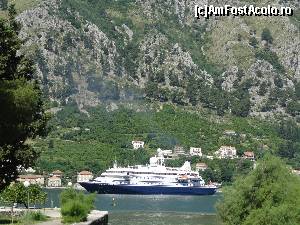 [P11] Vas de croazieră în golf » foto by Marian Preda
 - 
<span class="allrVoted glyphicon glyphicon-heart hidden" id="av585175"></span>
<a class="m-l-10 hidden" id="sv585175" onclick="voting_Foto_DelVot(,585175,3229)" role="button">șterge vot <span class="glyphicon glyphicon-remove"></span></a>
<a id="v9585175" class=" c-red"  onclick="voting_Foto_SetVot(585175)" role="button"><span class="glyphicon glyphicon-heart-empty"></span> <b>LIKE</b> = Votează poza</a> <img class="hidden"  id="f585175W9" src="/imagini/loader.gif" border="0" /><span class="AjErrMes hidden" id="e585175ErM"></span>