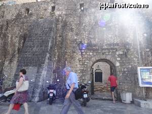 [P03] Poarta principală a oraşului vechi - Никола Буркобић (Nikola Burkobić)  » foto by Marian Preda
 - 
<span class="allrVoted glyphicon glyphicon-heart hidden" id="av585167"></span>
<a class="m-l-10 hidden" id="sv585167" onclick="voting_Foto_DelVot(,585167,3229)" role="button">șterge vot <span class="glyphicon glyphicon-remove"></span></a>
<a id="v9585167" class=" c-red"  onclick="voting_Foto_SetVot(585167)" role="button"><span class="glyphicon glyphicon-heart-empty"></span> <b>LIKE</b> = Votează poza</a> <img class="hidden"  id="f585167W9" src="/imagini/loader.gif" border="0" /><span class="AjErrMes hidden" id="e585167ErM"></span>