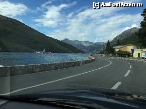 [P20] Venim din Tivat, ne apropiem de Lepetane. Soseaua inca are 2 benzi, in curand va avea doar una.  » foto by Aurici
 - 
<span class="allrVoted glyphicon glyphicon-heart hidden" id="av685002"></span>
<a class="m-l-10 hidden" id="sv685002" onclick="voting_Foto_DelVot(,685002,3229)" role="button">șterge vot <span class="glyphicon glyphicon-remove"></span></a>
<a id="v9685002" class=" c-red"  onclick="voting_Foto_SetVot(685002)" role="button"><span class="glyphicon glyphicon-heart-empty"></span> <b>LIKE</b> = Votează poza</a> <img class="hidden"  id="f685002W9" src="/imagini/loader.gif" border="0" /><span class="AjErrMes hidden" id="e685002ErM"></span>