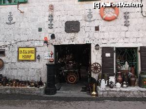 [P40] Intrarea in magazinul de antichitati din Prcanj » foto by Aurici
 - 
<span class="allrVoted glyphicon glyphicon-heart hidden" id="av685022"></span>
<a class="m-l-10 hidden" id="sv685022" onclick="voting_Foto_DelVot(,685022,3229)" role="button">șterge vot <span class="glyphicon glyphicon-remove"></span></a>
<a id="v9685022" class=" c-red"  onclick="voting_Foto_SetVot(685022)" role="button"><span class="glyphicon glyphicon-heart-empty"></span> <b>LIKE</b> = Votează poza</a> <img class="hidden"  id="f685022W9" src="/imagini/loader.gif" border="0" /><span class="AjErrMes hidden" id="e685022ErM"></span>