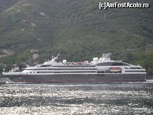 [P16] Golful Kotor - vas de croazieră care se îndreaptă spre Tivat » foto by costy69*
 - 
<span class="allrVoted glyphicon glyphicon-heart hidden" id="av597588"></span>
<a class="m-l-10 hidden" id="sv597588" onclick="voting_Foto_DelVot(,597588,3229)" role="button">șterge vot <span class="glyphicon glyphicon-remove"></span></a>
<a id="v9597588" class=" c-red"  onclick="voting_Foto_SetVot(597588)" role="button"><span class="glyphicon glyphicon-heart-empty"></span> <b>LIKE</b> = Votează poza</a> <img class="hidden"  id="f597588W9" src="/imagini/loader.gif" border="0" /><span class="AjErrMes hidden" id="e597588ErM"></span>