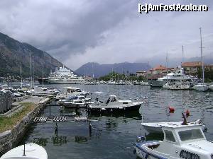 [P05] O parte a Portului Kotor » foto by costy69*
 - 
<span class="allrVoted glyphicon glyphicon-heart hidden" id="av572774"></span>
<a class="m-l-10 hidden" id="sv572774" onclick="voting_Foto_DelVot(,572774,3229)" role="button">șterge vot <span class="glyphicon glyphicon-remove"></span></a>
<a id="v9572774" class=" c-red"  onclick="voting_Foto_SetVot(572774)" role="button"><span class="glyphicon glyphicon-heart-empty"></span> <b>LIKE</b> = Votează poza</a> <img class="hidden"  id="f572774W9" src="/imagini/loader.gif" border="0" /><span class="AjErrMes hidden" id="e572774ErM"></span>