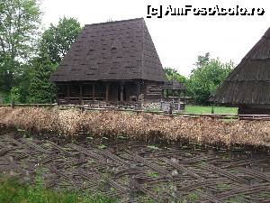 [P19] gard de nuiele si case maramuresene di muzeul satului » foto by bobyrodin
 - 
<span class="allrVoted glyphicon glyphicon-heart hidden" id="av634090"></span>
<a class="m-l-10 hidden" id="sv634090" onclick="voting_Foto_DelVot(,634090,3234)" role="button">șterge vot <span class="glyphicon glyphicon-remove"></span></a>
<a id="v9634090" class=" c-red"  onclick="voting_Foto_SetVot(634090)" role="button"><span class="glyphicon glyphicon-heart-empty"></span> <b>LIKE</b> = Votează poza</a> <img class="hidden"  id="f634090W9" src="/imagini/loader.gif" border="0" /><span class="AjErrMes hidden" id="e634090ErM"></span>