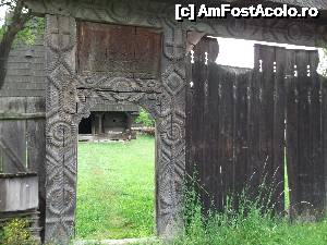 [P20] poarta maramureseana di muzeul satului » foto by bobyrodin
 - 
<span class="allrVoted glyphicon glyphicon-heart hidden" id="av634091"></span>
<a class="m-l-10 hidden" id="sv634091" onclick="voting_Foto_DelVot(,634091,3234)" role="button">șterge vot <span class="glyphicon glyphicon-remove"></span></a>
<a id="v9634091" class=" c-red"  onclick="voting_Foto_SetVot(634091)" role="button"><span class="glyphicon glyphicon-heart-empty"></span> <b>LIKE</b> = Votează poza</a> <img class="hidden"  id="f634091W9" src="/imagini/loader.gif" border="0" /><span class="AjErrMes hidden" id="e634091ErM"></span>