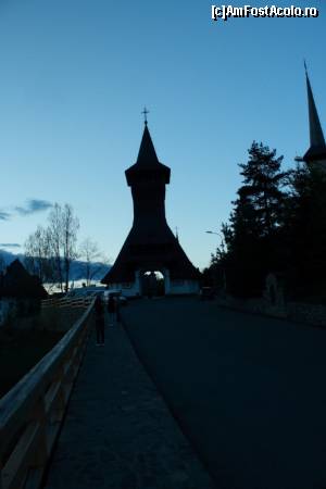 [P32] Turnul-clopotniță prin care se intră în mânăstire. În stânga, mașinile de la Digi24.  » foto by le_maitre
 - 
<span class="allrVoted glyphicon glyphicon-heart hidden" id="av507058"></span>
<a class="m-l-10 hidden" id="sv507058" onclick="voting_Foto_DelVot(,507058,3234)" role="button">șterge vot <span class="glyphicon glyphicon-remove"></span></a>
<a id="v9507058" class=" c-red"  onclick="voting_Foto_SetVot(507058)" role="button"><span class="glyphicon glyphicon-heart-empty"></span> <b>LIKE</b> = Votează poza</a> <img class="hidden"  id="f507058W9" src="/imagini/loader.gif" border="0" /><span class="AjErrMes hidden" id="e507058ErM"></span>