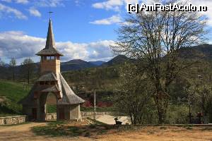 [P25] Turnul-clopotniță al Mânăstirii Botiza și un crâmpei din peisajul ce m-a fermecat.  » foto by le_maitre
 - 
<span class="allrVoted glyphicon glyphicon-heart hidden" id="av507574"></span>
<a class="m-l-10 hidden" id="sv507574" onclick="voting_Foto_DelVot(,507574,3234)" role="button">șterge vot <span class="glyphicon glyphicon-remove"></span></a>
<a id="v9507574" class=" c-red"  onclick="voting_Foto_SetVot(507574)" role="button"><span class="glyphicon glyphicon-heart-empty"></span> <b>LIKE</b> = Votează poza</a> <img class="hidden"  id="f507574W9" src="/imagini/loader.gif" border="0" /><span class="AjErrMes hidden" id="e507574ErM"></span>