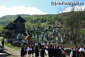 [P29] La Biserica Nouă din Botiza, Liturghia din a doua zi de Paște. Observați portul țărănesc tradițional.  » foto by le_maitre
 - 
<span class="allrVoted glyphicon glyphicon-heart hidden" id="av507578"></span>
<a class="m-l-10 hidden" id="sv507578" onclick="voting_Foto_DelVot(,507578,3234)" role="button">șterge vot <span class="glyphicon glyphicon-remove"></span></a>
<a id="v9507578" class=" c-red"  onclick="voting_Foto_SetVot(507578)" role="button"><span class="glyphicon glyphicon-heart-empty"></span> <b>LIKE</b> = Votează poza</a> <img class="hidden"  id="f507578W9" src="/imagini/loader.gif" border="0" /><span class="AjErrMes hidden" id="e507578ErM"></span>