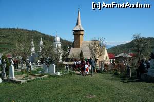 [P38] În prim plan, Biserica Veche din Botiza, pe fundal cea Nouă.  » foto by le_maitre
 - 
<span class="allrVoted glyphicon glyphicon-heart hidden" id="av507587"></span>
<a class="m-l-10 hidden" id="sv507587" onclick="voting_Foto_DelVot(,507587,3234)" role="button">șterge vot <span class="glyphicon glyphicon-remove"></span></a>
<a id="v9507587" class=" c-red"  onclick="voting_Foto_SetVot(507587)" role="button"><span class="glyphicon glyphicon-heart-empty"></span> <b>LIKE</b> = Votează poza</a> <img class="hidden"  id="f507587W9" src="/imagini/loader.gif" border="0" /><span class="AjErrMes hidden" id="e507587ErM"></span>