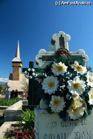 [P40] La Liturghia din a doua zi de Paște. Pe fundal Biserica Veche din Botiza » foto by le_maitre
 - 
<span class="allrVoted glyphicon glyphicon-heart hidden" id="av507589"></span>
<a class="m-l-10 hidden" id="sv507589" onclick="voting_Foto_DelVot(,507589,3234)" role="button">șterge vot <span class="glyphicon glyphicon-remove"></span></a>
<a id="v9507589" class=" c-red"  onclick="voting_Foto_SetVot(507589)" role="button"><span class="glyphicon glyphicon-heart-empty"></span> <b>LIKE</b> = Votează poza</a> <img class="hidden"  id="f507589W9" src="/imagini/loader.gif" border="0" /><span class="AjErrMes hidden" id="e507589ErM"></span>