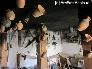 [P57] Atelierul olarului din Săcel. În camera în care se găsea și cuptorul.  » foto by le_maitre
 - 
<span class="allrVoted glyphicon glyphicon-heart hidden" id="av507606"></span>
<a class="m-l-10 hidden" id="sv507606" onclick="voting_Foto_DelVot(,507606,3234)" role="button">șterge vot <span class="glyphicon glyphicon-remove"></span></a>
<a id="v9507606" class=" c-red"  onclick="voting_Foto_SetVot(507606)" role="button"><span class="glyphicon glyphicon-heart-empty"></span> <b>LIKE</b> = Votează poza</a> <img class="hidden"  id="f507606W9" src="/imagini/loader.gif" border="0" /><span class="AjErrMes hidden" id="e507606ErM"></span>