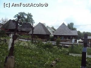 [P11] 11. Case maramureșene în vecinătatea bisericii.  » foto by msnd
 - 
<span class="allrVoted glyphicon glyphicon-heart hidden" id="av977787"></span>
<a class="m-l-10 hidden" id="sv977787" onclick="voting_Foto_DelVot(,977787,3234)" role="button">șterge vot <span class="glyphicon glyphicon-remove"></span></a>
<a id="v9977787" class=" c-red"  onclick="voting_Foto_SetVot(977787)" role="button"><span class="glyphicon glyphicon-heart-empty"></span> <b>LIKE</b> = Votează poza</a> <img class="hidden"  id="f977787W9" src="/imagini/loader.gif" border="0" /><span class="AjErrMes hidden" id="e977787ErM"></span>