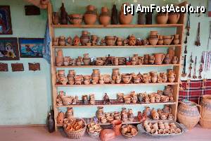 [P05] Tot rafturile cu obiecte din lut. Jos se vede frumosul bocanc din ceramică.  » foto by Utube
 - 
<span class="allrVoted glyphicon glyphicon-heart hidden" id="av382753"></span>
<a class="m-l-10 hidden" id="sv382753" onclick="voting_Foto_DelVot(,382753,3234)" role="button">șterge vot <span class="glyphicon glyphicon-remove"></span></a>
<a id="v9382753" class=" c-red"  onclick="voting_Foto_SetVot(382753)" role="button"><span class="glyphicon glyphicon-heart-empty"></span> <b>LIKE</b> = Votează poza</a> <img class="hidden"  id="f382753W9" src="/imagini/loader.gif" border="0" /><span class="AjErrMes hidden" id="e382753ErM"></span>