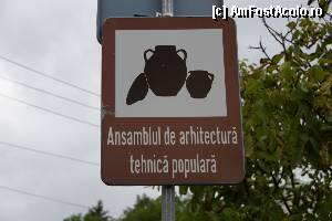 [P01] Tabla indicatoare care arată că acolo este ceva interesant de vizitat.  » foto by Utube
 - 
<span class="allrVoted glyphicon glyphicon-heart hidden" id="av384077"></span>
<a class="m-l-10 hidden" id="sv384077" onclick="voting_Foto_DelVot(,384077,3234)" role="button">șterge vot <span class="glyphicon glyphicon-remove"></span></a>
<a id="v9384077" class=" c-red"  onclick="voting_Foto_SetVot(384077)" role="button"><span class="glyphicon glyphicon-heart-empty"></span> <b>LIKE</b> = Votează poza</a> <img class="hidden"  id="f384077W9" src="/imagini/loader.gif" border="0" /><span class="AjErrMes hidden" id="e384077ErM"></span>