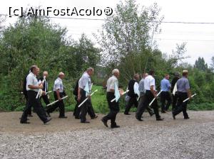 [P26] Participanți la ceremonialul funerar - Ferești, Maramureș.  » foto by tata123 🔱
 - 
<span class="allrVoted glyphicon glyphicon-heart hidden" id="av712224"></span>
<a class="m-l-10 hidden" id="sv712224" onclick="voting_Foto_DelVot(,712224,3234)" role="button">șterge vot <span class="glyphicon glyphicon-remove"></span></a>
<a id="v9712224" class=" c-red"  onclick="voting_Foto_SetVot(712224)" role="button"><span class="glyphicon glyphicon-heart-empty"></span> <b>LIKE</b> = Votează poza</a> <img class="hidden"  id="f712224W9" src="/imagini/loader.gif" border="0" /><span class="AjErrMes hidden" id="e712224ErM"></span>